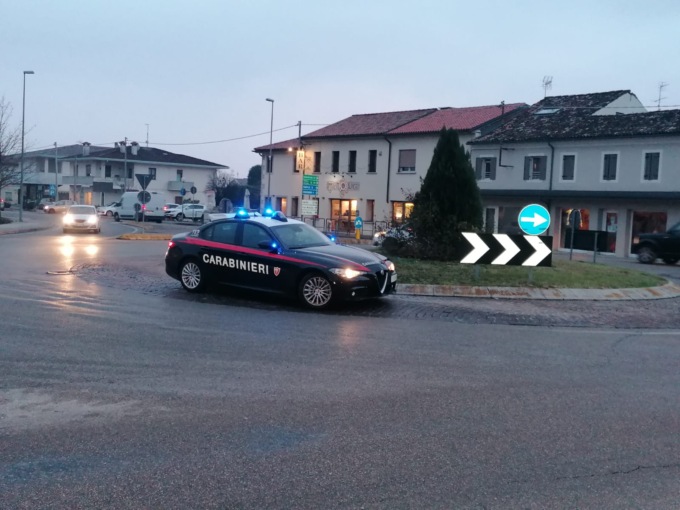 Ciclista perde l’equilibrio (da solo) a Colle Umberto e cade a terra: ricoverato in ospedale