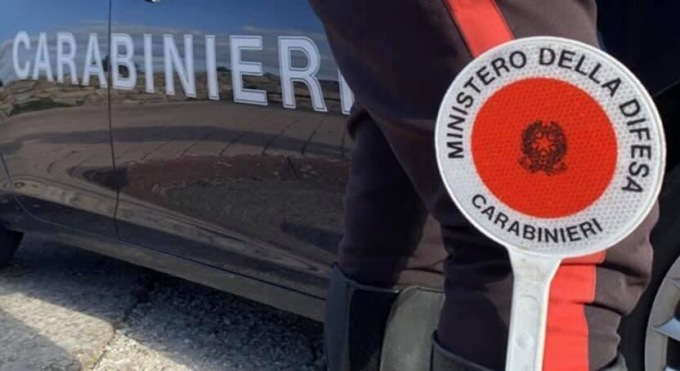 Costretta a lasciare il figlio 13enne in casa da solo per poter lavorare: mamma ucraina denunciata
