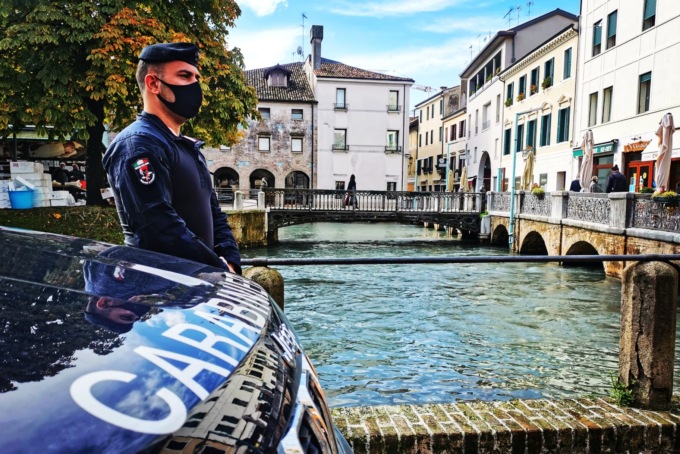 Nello strano involucro c’era l’eroina: arrestato pusher nigeriano sul Lungo Sile Mattei a Treviso