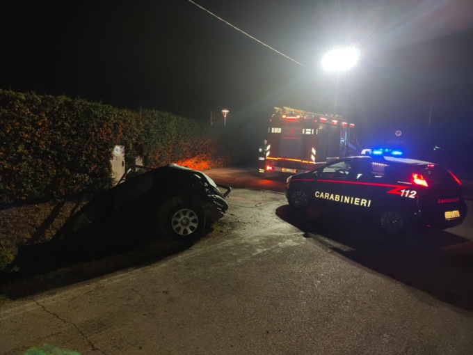 Perde il controllo dell’auto e finisce nel canale: 72enne muore a pochi metri da casa