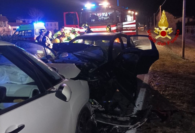 Tragico frontale a Mareno di Piave: morta sul colpo una 26enne, un’altra donna gravissima