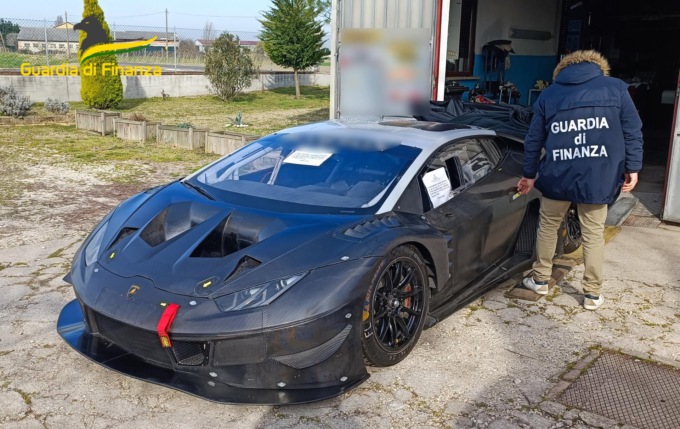 Tentata estorsione all’imprenditore trevigiano: gli avevano “sequestrato” la Lamborghini Huracan GT3 da corsa