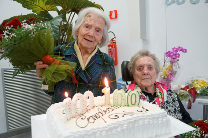 Monastier, video e foto delle super nonne Egle (che balla col sindaco) e Giuseppina: 200 anni in due!
