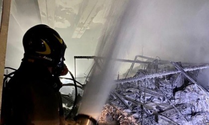 Incendio nella notte all'azienda orafa di Borso del Grappa: ingenti danni