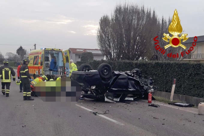 Incidenti nella Marca, due auto rovesciate nella notte e all’alba a Orsago e Vedelago: tre feriti