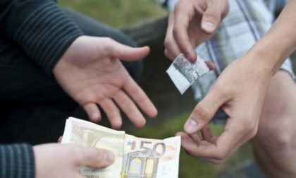 30enne spacciava droga vicino alle scuole, dal 2022 oltre 800 vendite di sostanze stupefacenti