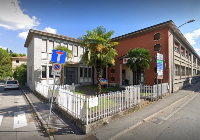 Bengalese accoltella alla gola (con una roncola) un operatore della Caritas di via Venier