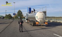 Gasolio di contrabbando: la Finanza blocca il camion e ne sequestra 24mila litri!