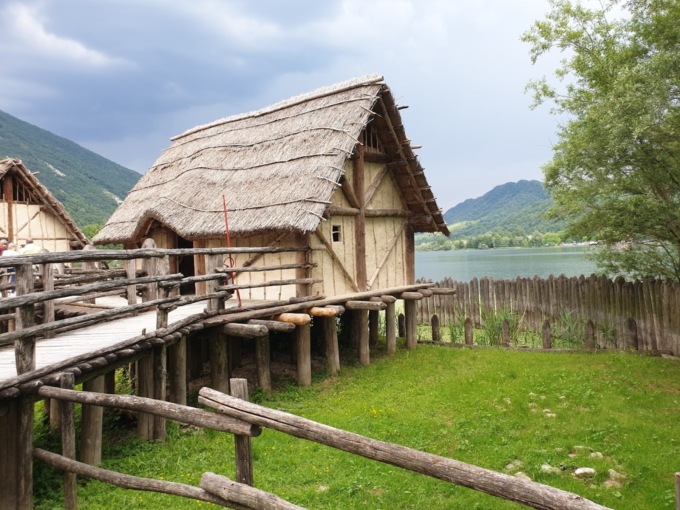 Bimbo di 9 anni segue il cagnolino che era scappato dalla mamma e sparisce nel nulla