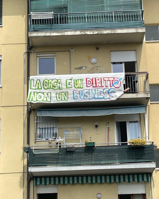 Treviso, blitz di protesta dei centri sociali: occupato un alloggio Ater