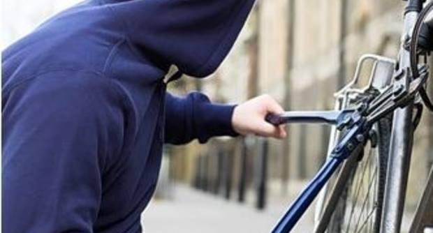 Treviso, ruba una bicicletta ma se la “gode” solo per pochi metri: fermato e denunciato un 29enne