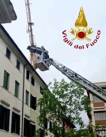 Treviso, infarto al terzo piano della palazzina: l’uomo rianimato sul posto e salvato anche grazie ai Vigili del fuoco