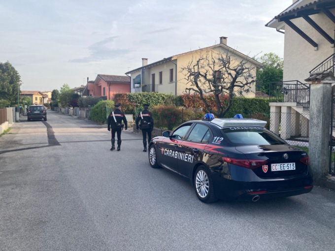 “Suo figlio ha avuto un incidente”, e si presenta a casa dell’anziana un finto Carabiniere