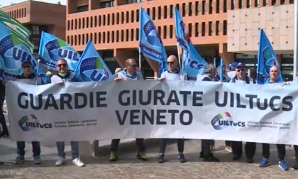 200 guardie giurate in piazza per chiedere l'aumento dello stipendio