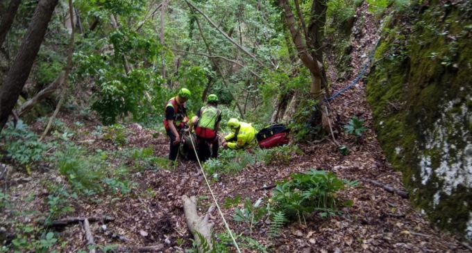 Cade sul sentiero e riporta un trauma al ginocchio: escursionista 34enne salvato dal Soccorso alpino
