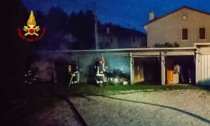 Treviso, quattro garage vanno a fuoco: un'auto finisce incenerita