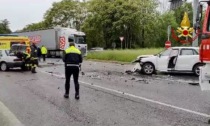 Treviso, video e foto dello schianto in via Castellana: due auto coinvolte, tre feriti