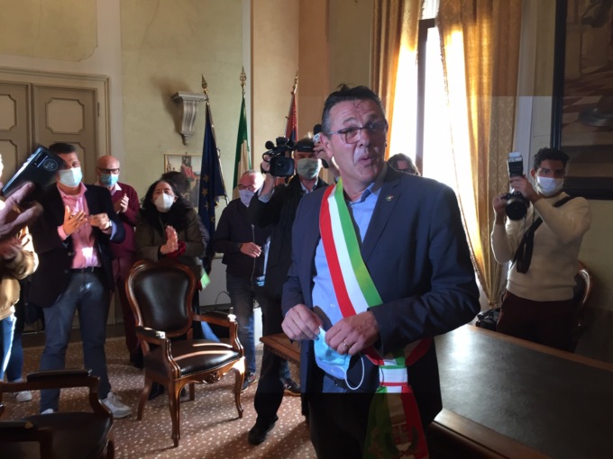 Terremoto politico a Castelfranco Veneto: il sindaco Marcon si dimette e attacca la Lega: “Un incubo”