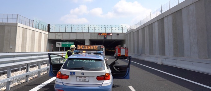 Superstrada Pedemontana, perde il controllo della moto e si schianta: morto un 57enne