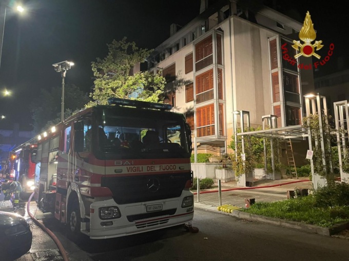 Paura a Conegliano, scoppia l’incendio nell’appartamento: evacuato lo stabile residenziale