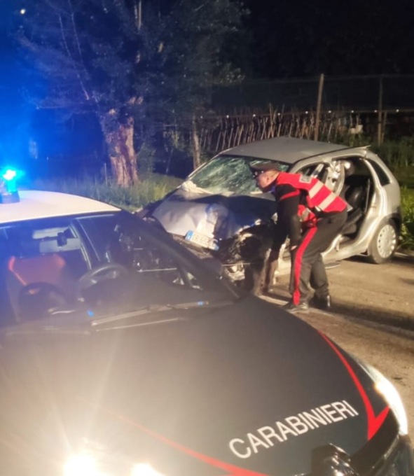 Perde il controllo dell’auto e si schianta contro il muro di una casa: morto sul colpo un 57enne di Conegliano