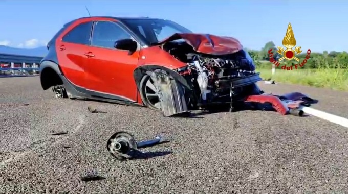 Autostrada A27, video e foto dell’incidente tra auto allo svincolo di Treviso Nord: due feriti