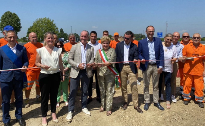 Nuova rotatoria a Vallio di Roncade, le foto dell’inaugurazione con Zaia