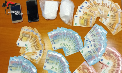 Cocaina in auto e soldi in contanti a casa: arresto e denuncia per due tunisini (nullafacenti) a Casale sul Sile