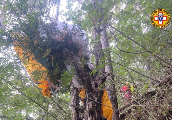 Il volo libero col parapendio finisce in tragedia: 37enne precipita e muore