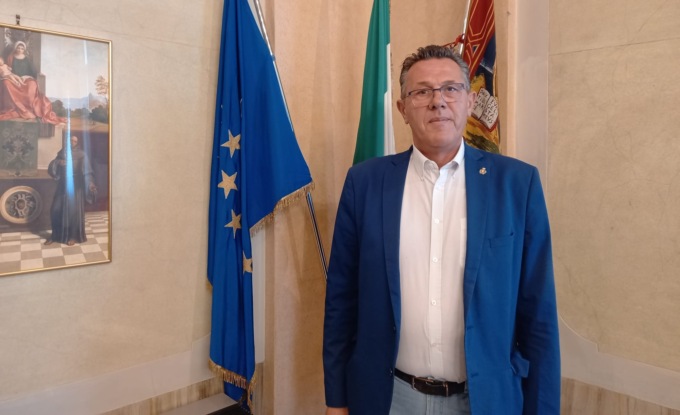 Castelfranco Veneto, Stefano Marcon ritira le sue dimissioni da sindaco: “Ma ora voto di fiducia in Consiglio”