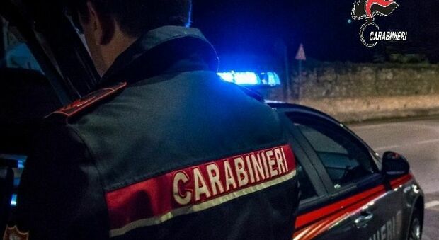 Accoltellato fuori dal locale della piazza a Oderzo, 35enne in prognosi riservata: caccia all’aggressore