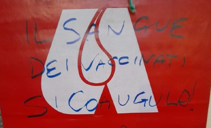 Scritta no vax nella sede dell’Avis comunale di Mogliano Veneto