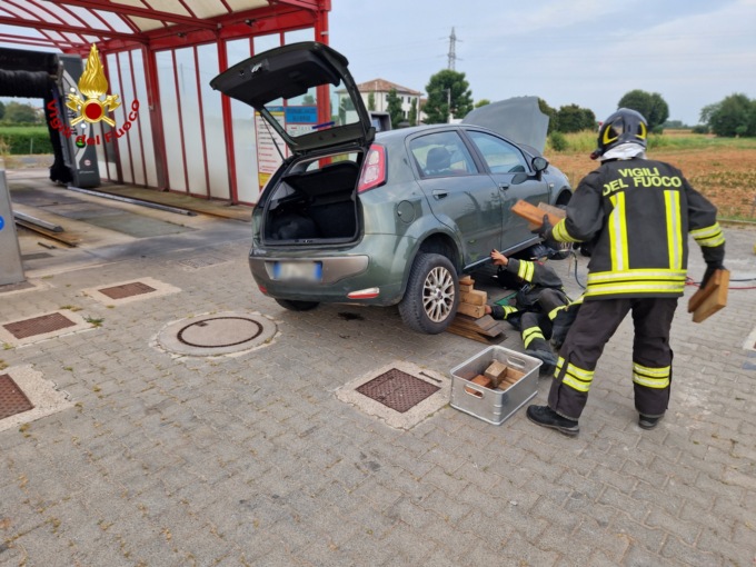 Auto a metano difettosa, chiuso un distributore di carburante