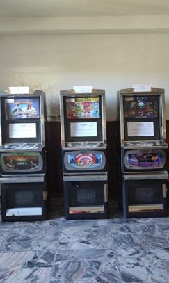 Treviso, sequestrate tre slot irregolari: maxi multa al titolare del bar