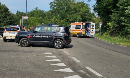 Colpito da un'auto che lo stava sorpassando: ciclista 35enne cade e finisce in Pronto soccorso