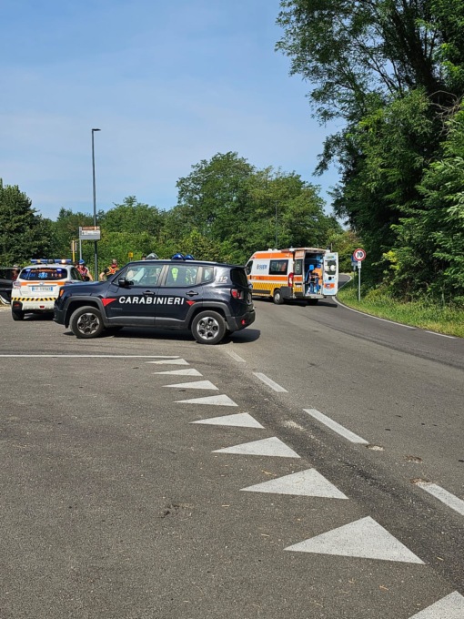Colpito da un’auto che lo stava sorpassando: ciclista 35enne cade e finisce in Pronto soccorso