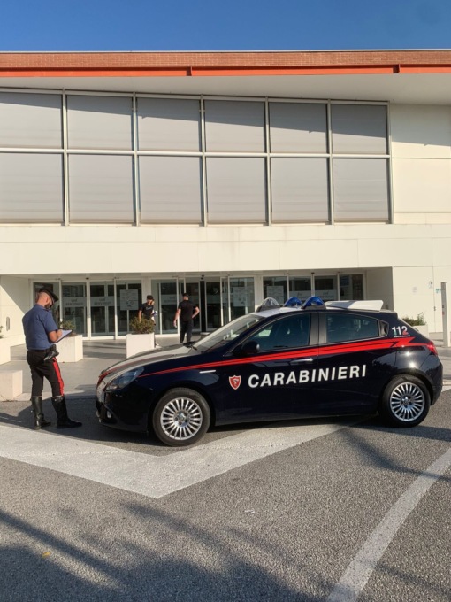 Ladri al centro commerciale Conè di Conegliano, rubati vestiti e svuotate due casseforti
