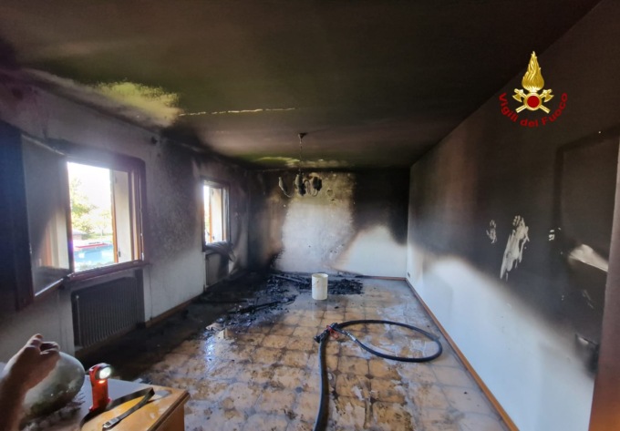 Paura a Mansuè, incendio nell’abitazione: distrutto dalle fiamme il salotto di casa