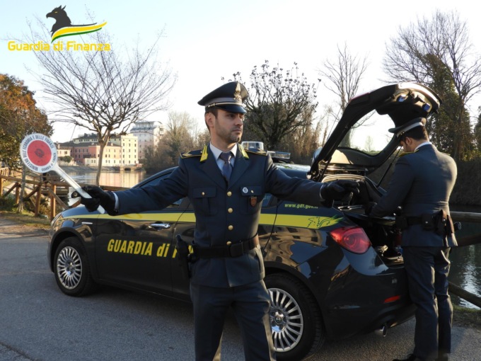 Ristorazione nella Castellana, irregolare il 70% delle attività controllate: multe e sospensioni
