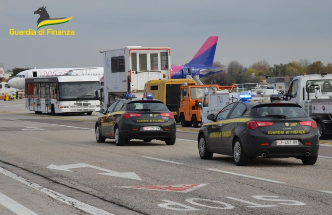 Aeroporto di Treviso, si finge un’altra persona per entrare in Italia: straniero arrestato