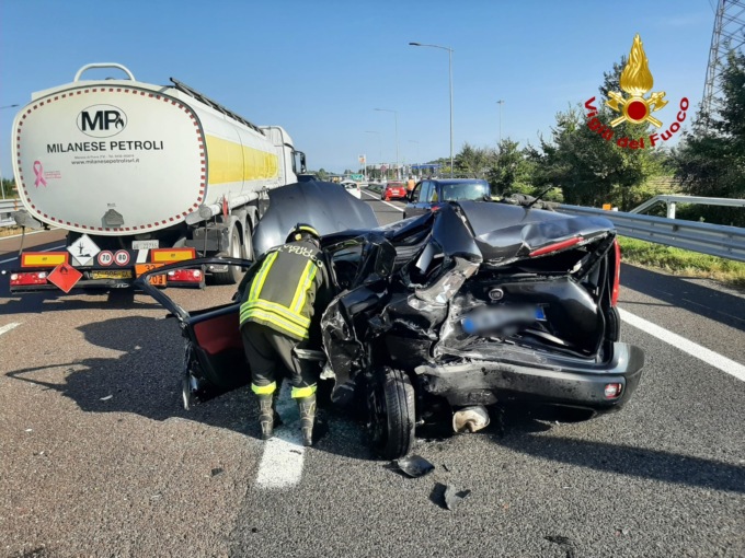 Tamponamento a catena dopo incidente sull’A27, ferita una donna