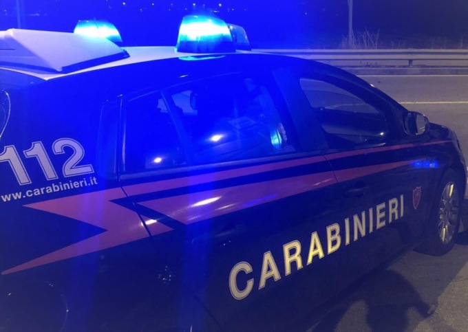 Picchiato e rapinato fuori dal bar a Conegliano, individuati due dei tre giovani aggressori