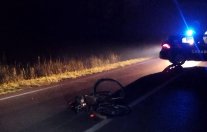 Ciclista investito e ucciso da un’auto: è caccia al pirata della strada