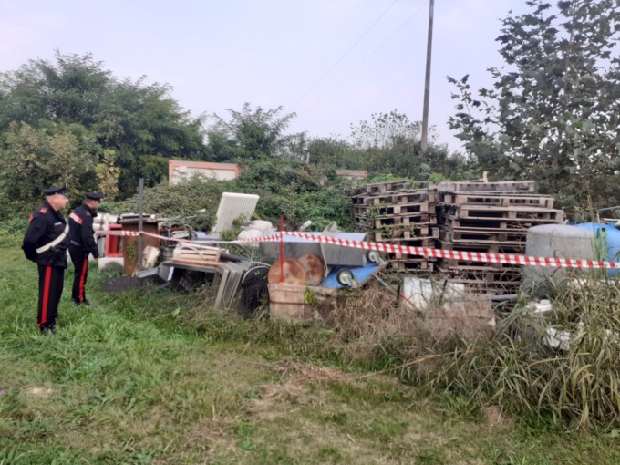 Nei suoi terreni a Villorba accumulava rifiuti speciali, anche pericolosi. Nei guai un 49enne