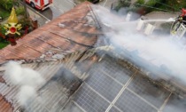 Vittorio Veneto, le foto dell'incendio al tetto in lamiera di una casa