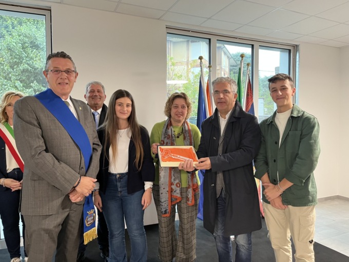Castelfranco, le foto della consegna della chiavi del nuovo edificio da 4 milioni agli istituti Giorgione e Nightingale