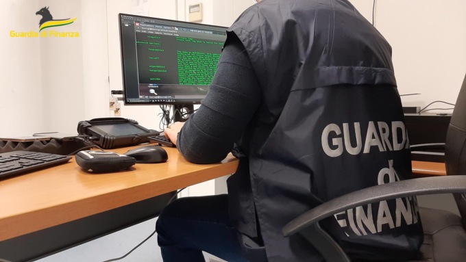 Arrestato per associazione per delinquere di stampo mafioso, rapina ed estorsione percepiva il reddito di cittadinanza