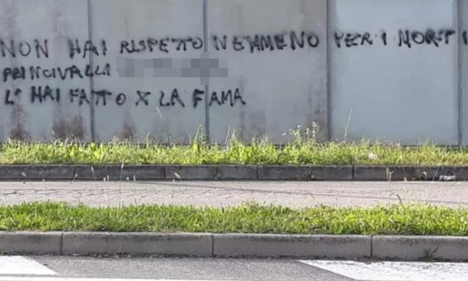 Condanna i saluti fascisti al funerale del tifoso, consigliera Pd insultata e minacciata