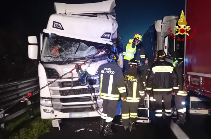 A4 ingolfata dagli incidenti, i tir si riversano a Cessalto. Il sindaco Crosato al Prefetto: “Senza immediati provvedimenti mi dimetto”