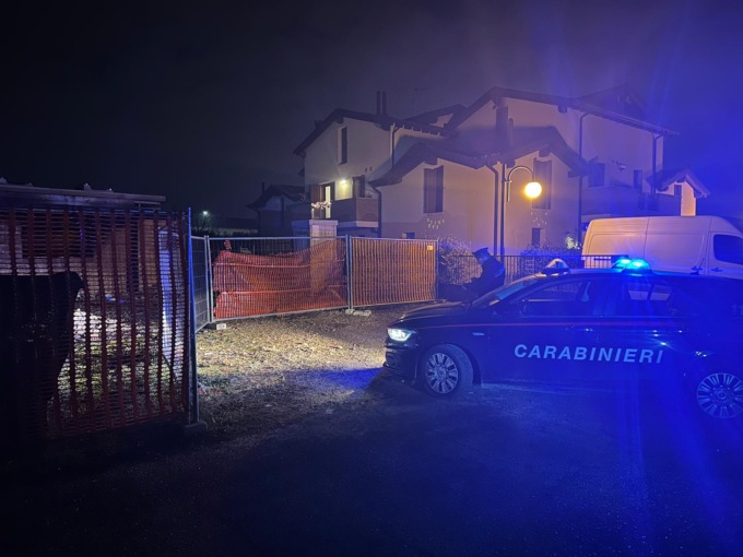Lanciano petardi in un cantiere e per poco non provocano un disastro
